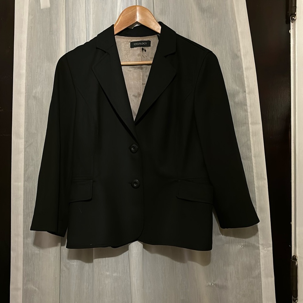 Ideology women’s black polyester blend jacket to go with everything!! Tan lining